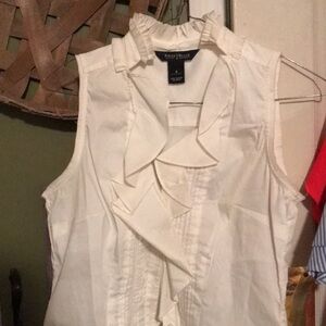 White House Black Market Sleeveless Ruffled Blouse Gorgeous
